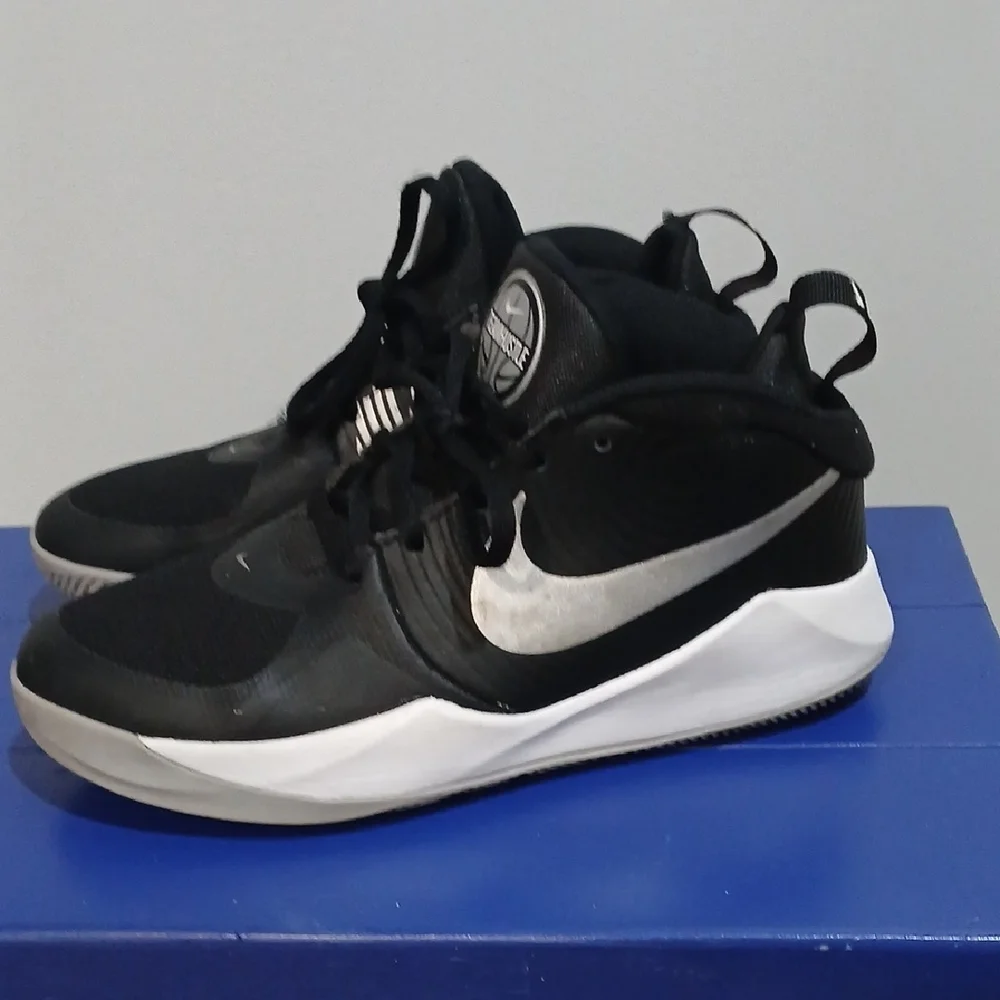 Nike Kids Black and White Sneakers, Gentle Used, Sz 6 , No Box